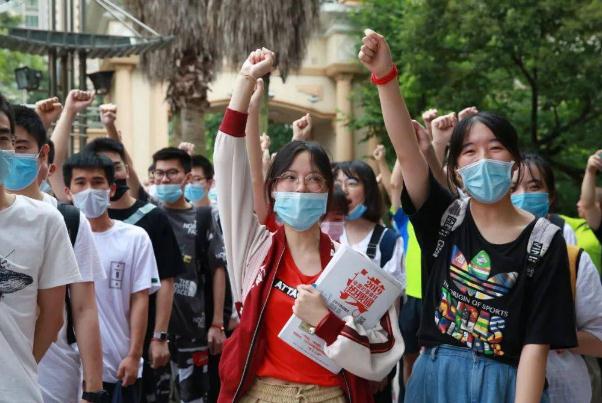 广西高考出现锦鲤，556分捡漏上海交通大学，这志愿填得颇有技巧