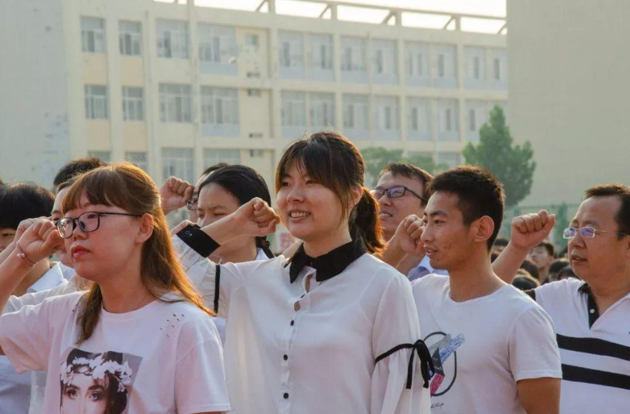 1米92的“校草”学霸，集颜值才华于一身，拿下“双料”第一