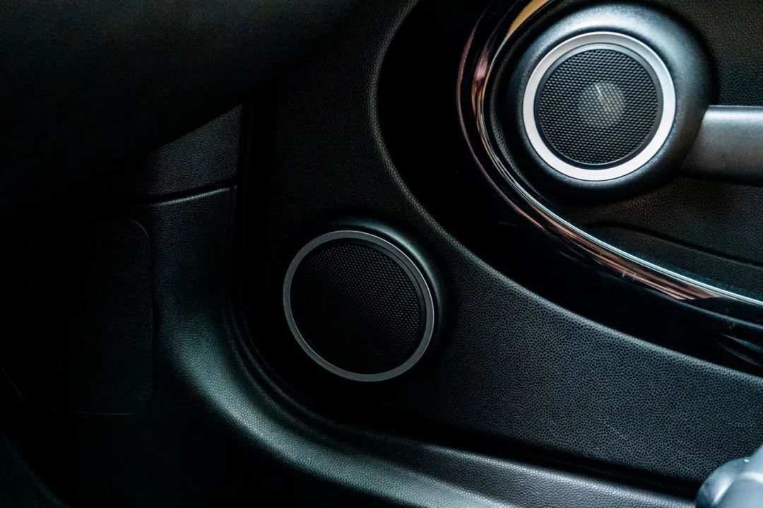MINI COOPER Excitement：代步车不敷衍，操控、外形讲品味
