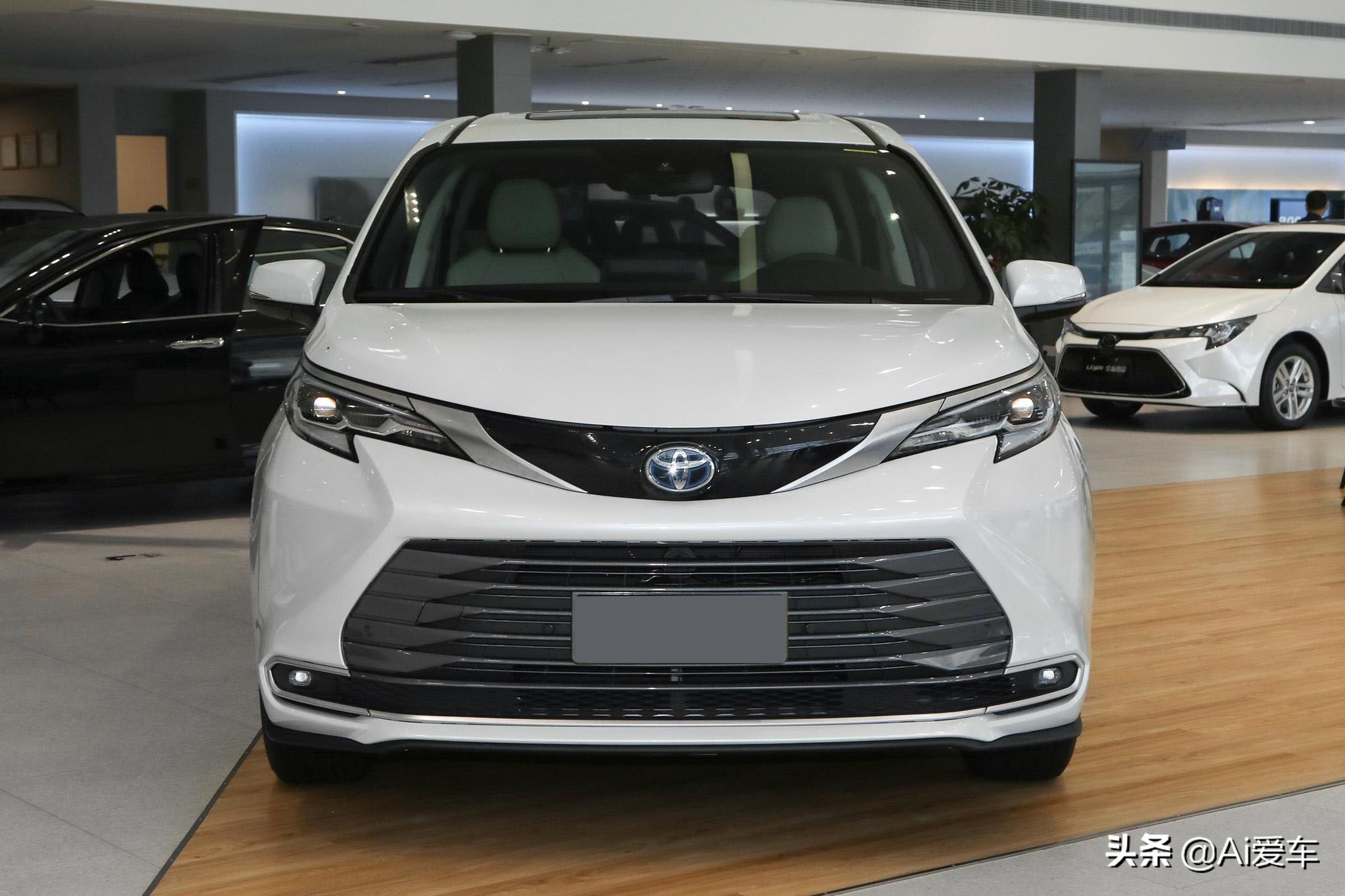 5.3L油耗合资大7座家用MPV，车长超5米1带双电滑门，实拍丰田赛那