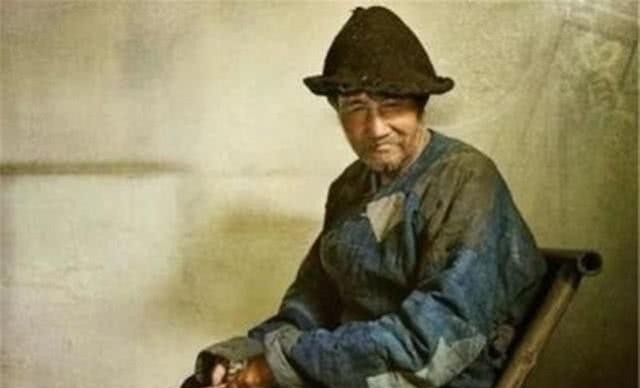 鲁迅玩伴闰土：57岁病逝后，留下5子，如今后代完成华丽转变