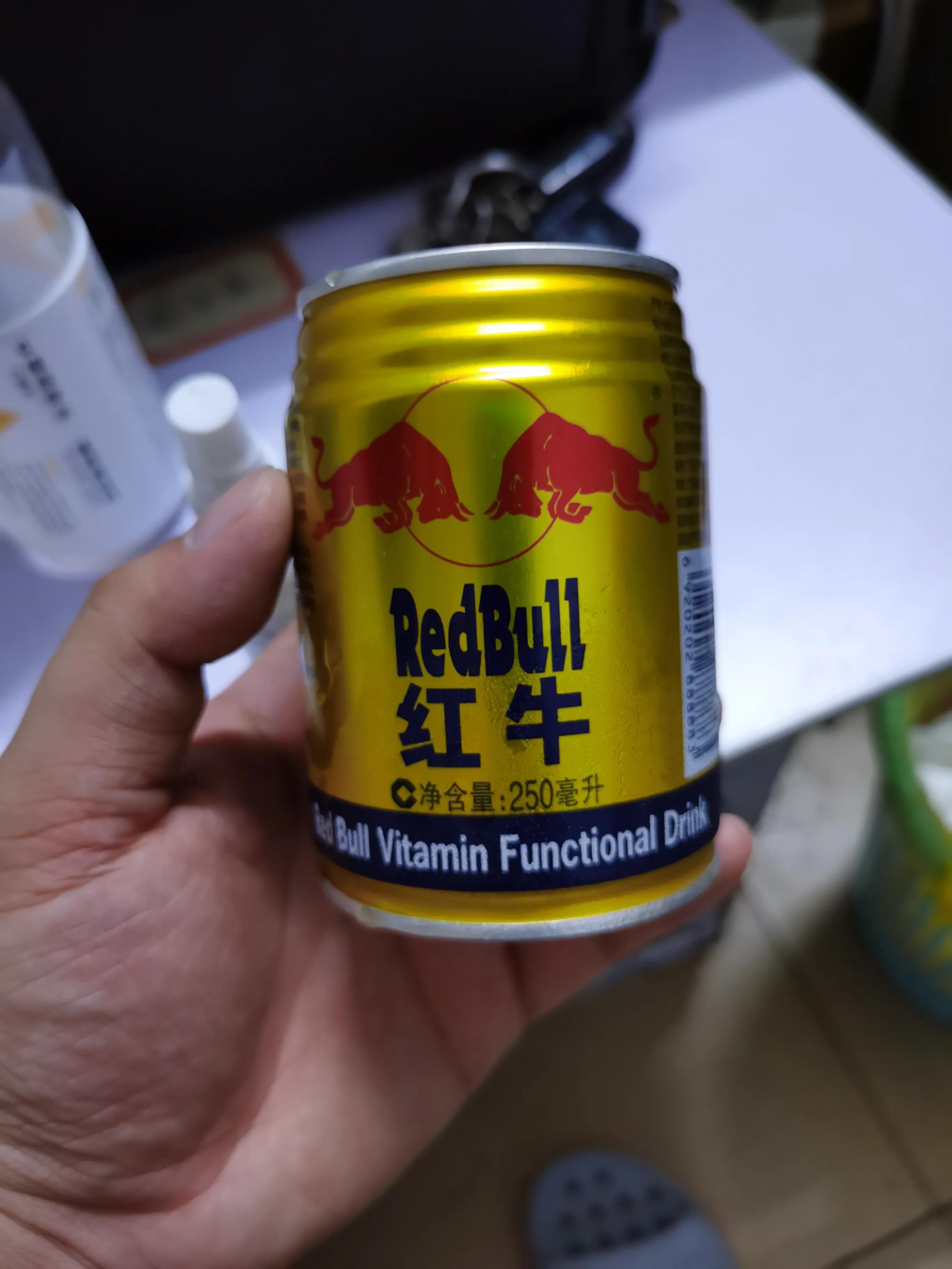 红牛喝完了,被我咕噜咕噜几口,用了几次拿起的时间.