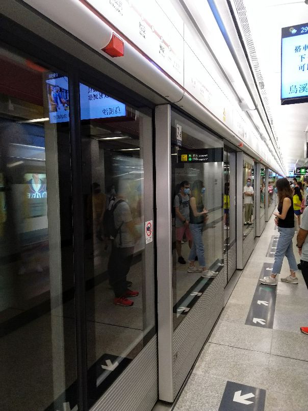 不断延伸的香港地铁