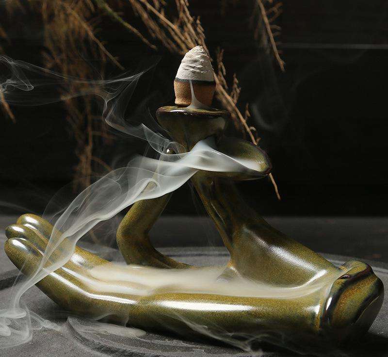 有种倒流香，为何会出现香烟倒流的现象，专家说：谜底不复杂