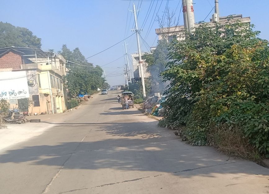 男子闯卡致辅警死亡，一审以故意杀人罪判处死刑，被告人否认故意杀人上诉，称辅警执法不规范