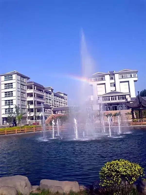 纵使时光流逝 我已不在你的身旁 我的母校市三中