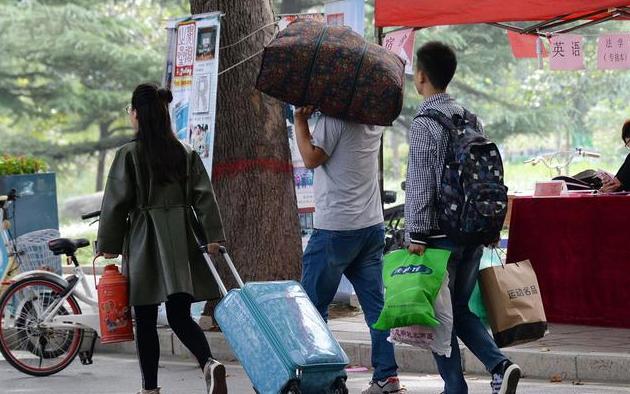 新生入学时，选择上铺还是下铺？过来人告诉你影响非常大