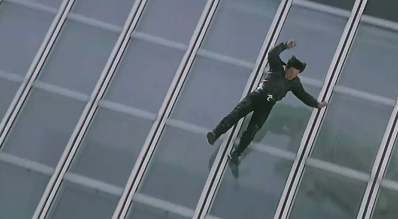 23年前，成龙为悼念恩师从21楼纵身一跃，跳出世界纪录震惊好莱坞