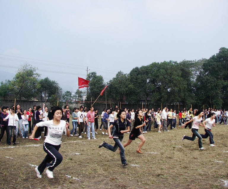 湖南6所野鸡大学害人不浅，学生学历不被社会认可，官媒进行批评