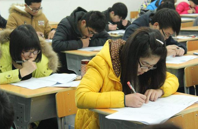 公务员招录较多的5类专业，竞争小容易上岸，想考公务员的可参考