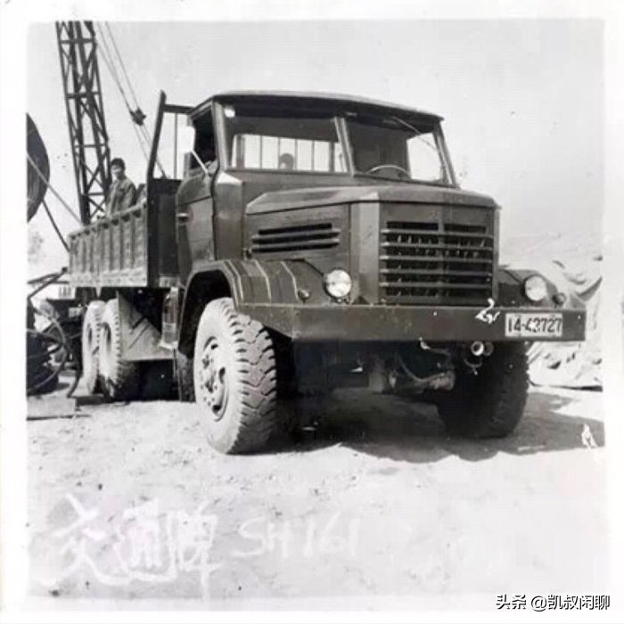 上海重型汽车厂生产的上海交通牌SH161卡车