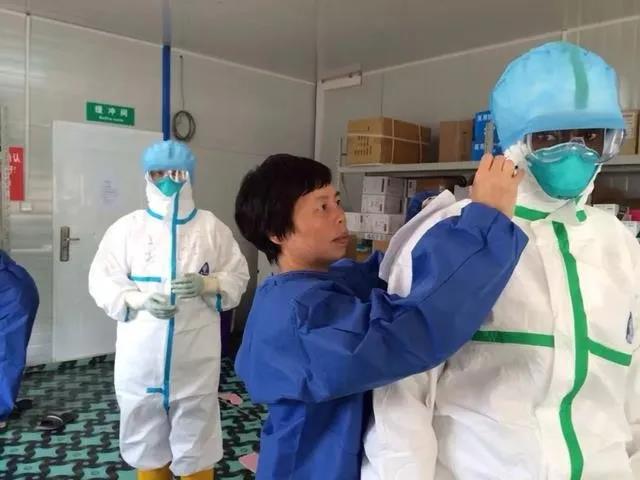 最近，这两个“妈”火了：一个令病毒闻风丧胆，一个令女儿差点变成“失学儿童”