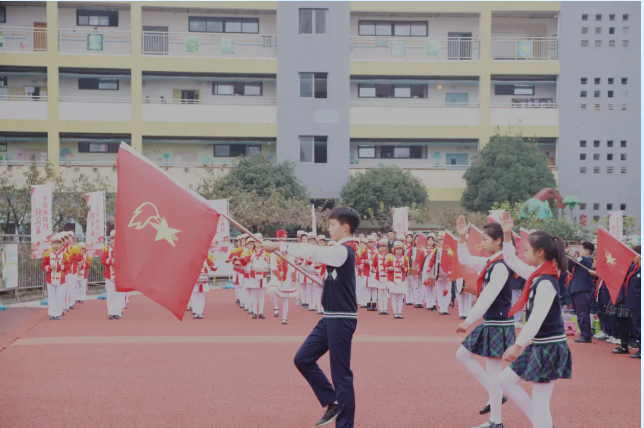 成都市各学校开展“少年先锋队建队日”系列活动