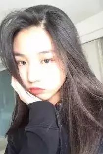 汪峰女儿小苹果近照曝光,14岁打扮精致成熟,气质神似章子怡