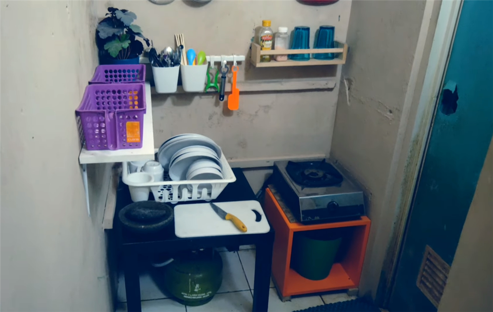33岁的他蜗居16㎡小家，打造一室一厅的独居小窝，网友：苦中作乐
