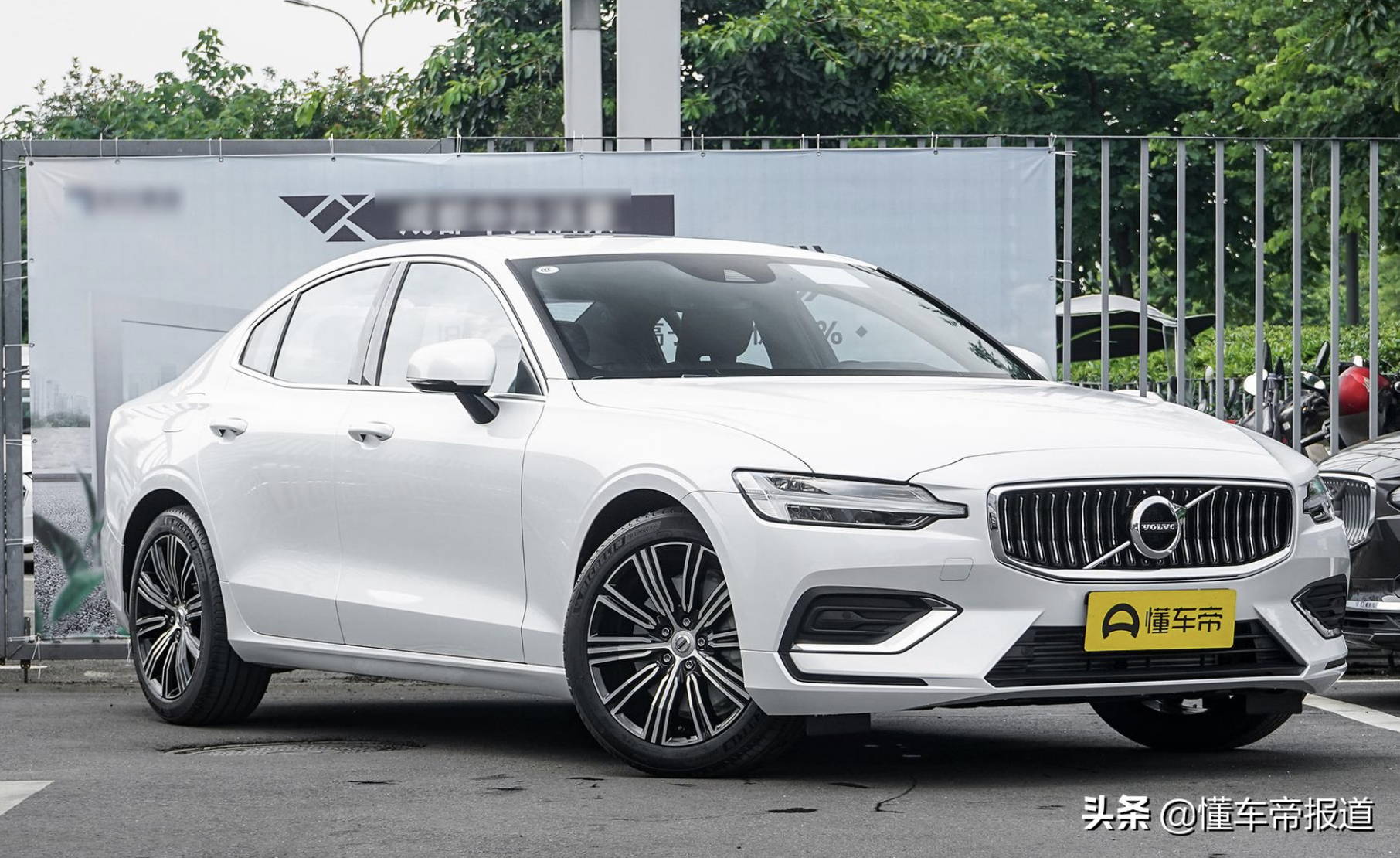 新车 | 售价26.48万元起，新款英菲尼迪Q50L上市，配置升级