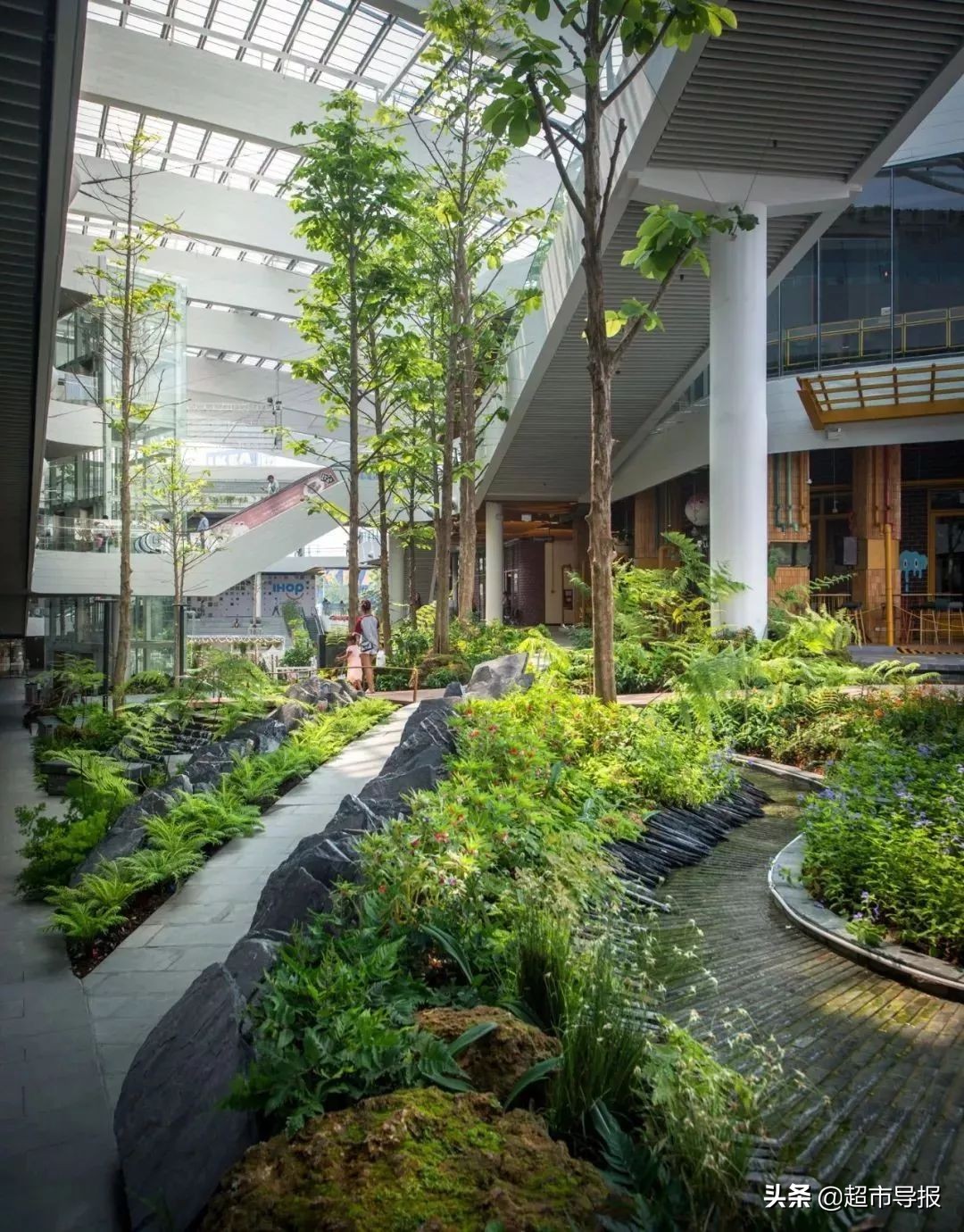 零售洞察｜如果不在公园旁，就把公园搬进购物中心