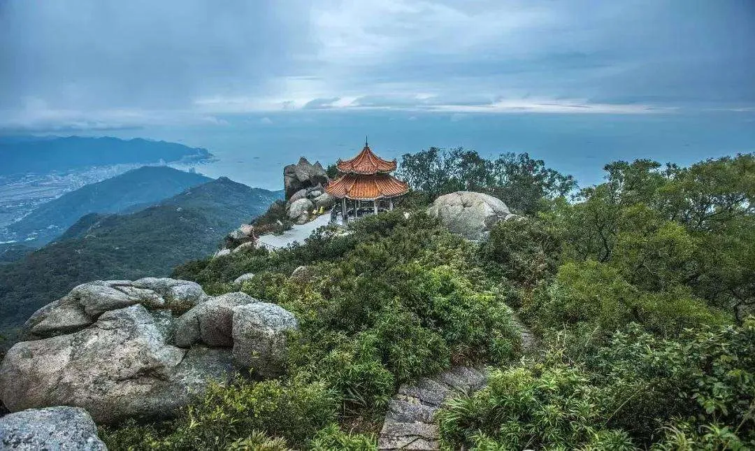 不如一起去广东看海吧,总有一个小岛能让你暂时做梦