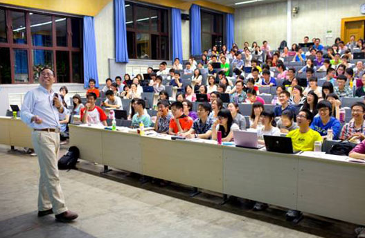 大学教授“工资单”曝光，实发工资令人吃惊，网友质疑就这么点？