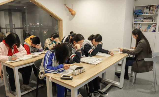 补习机构卷土重来，“补课奶茶店”开业，网友：换汤不换药