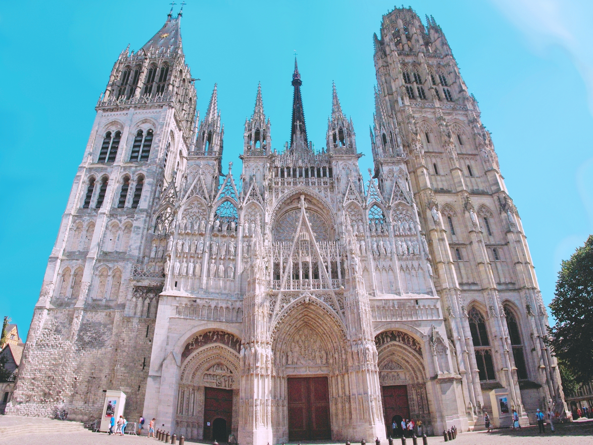 哥特式建筑的代表之一,鲁昂大教堂,是所有人安全的港湾