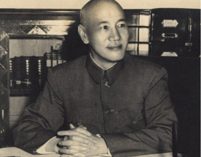 行刑前，吉鸿昌朝刽子手喝到：我死了也不能倒下，给我拿把椅子来