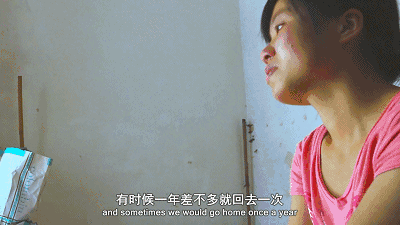 书中，成龙偶然看到房祖民的日记，他在日记里写道：“我最大的愿望，就是希望爸爸到学校来接放学，因为班上的同学都有爸爸来接，但是我一次也没有。”亲子见面的机会很少，见面也不怎么交流。