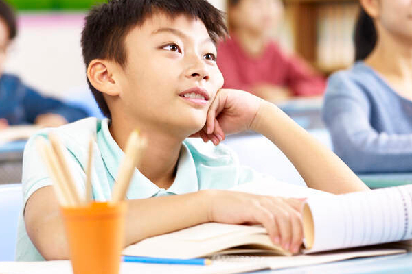 教师行业迎来新机遇，工资将有5大调整，上涨700元，老师有盼头了