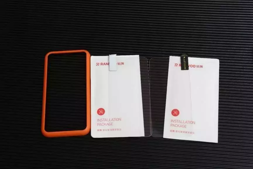 变着方法弄碎我的iPhone手机膜-17款钢化玻璃膜大横评