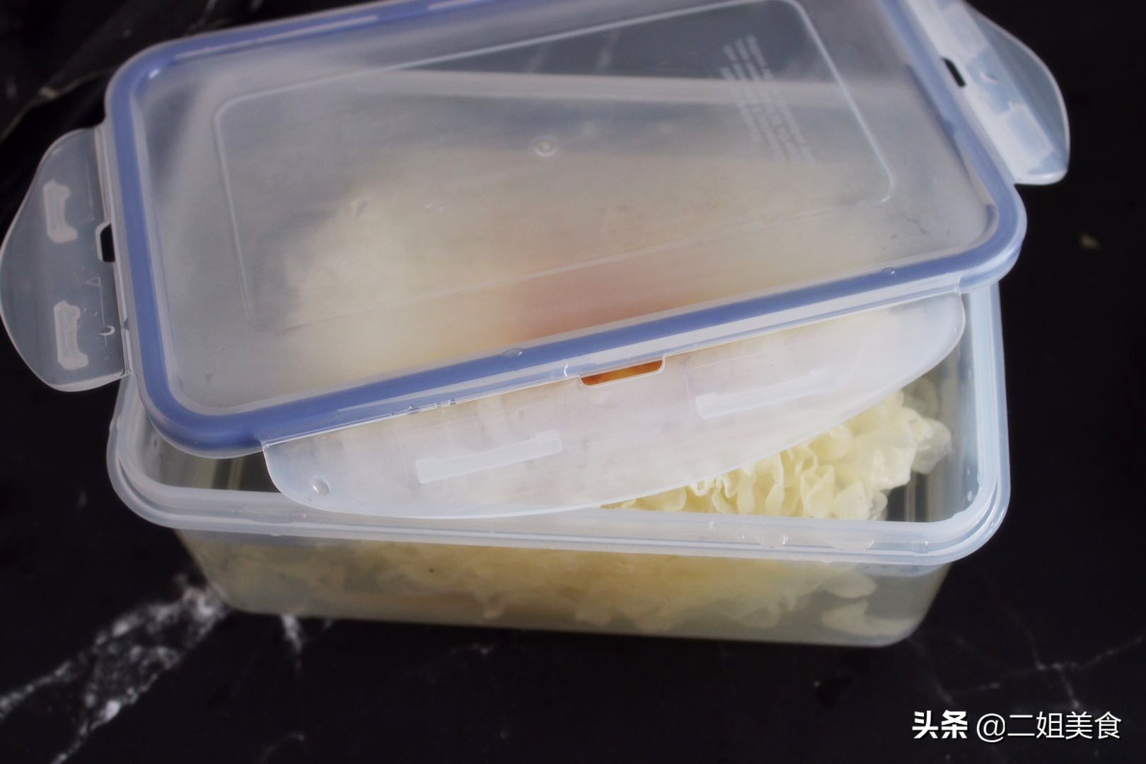 泡发银耳总是有硬块？教您一招，3分钟快速泡发，没硬块还软嫩