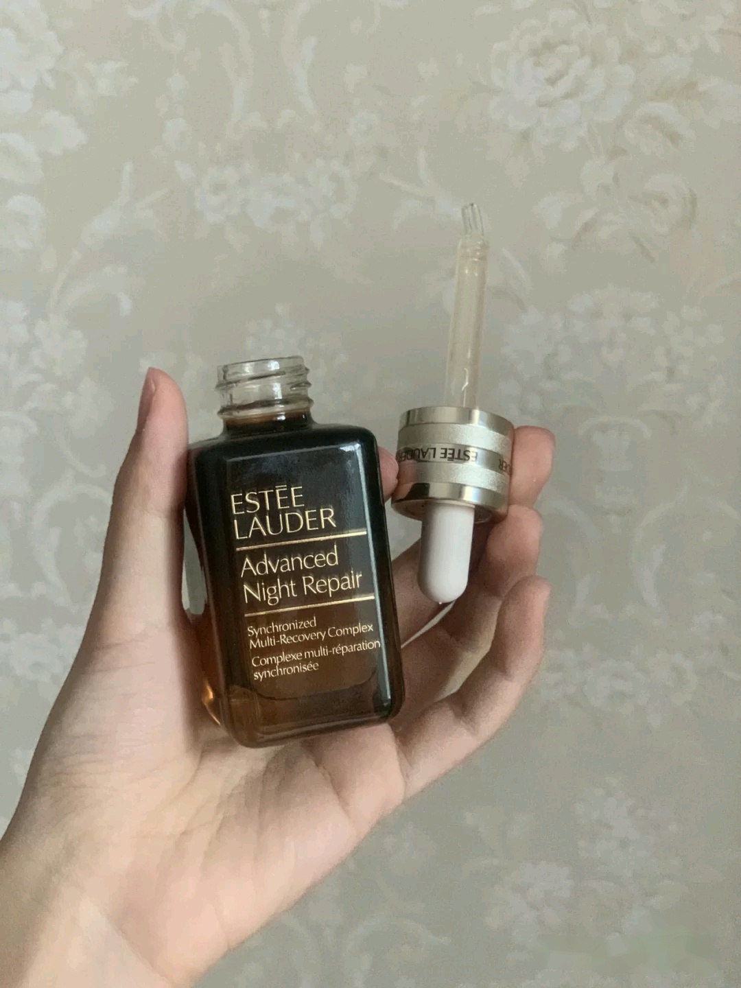 雅诗兰黛哪个系列好用？小棕瓶维稳，白金贵妇，你用过哪个