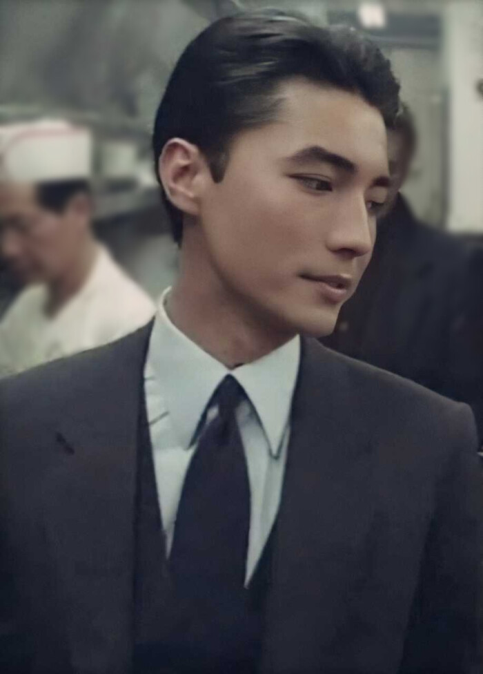 "亚洲第一美男"尊龙:无姓名无父母,令林青霞着迷,错失陈冲