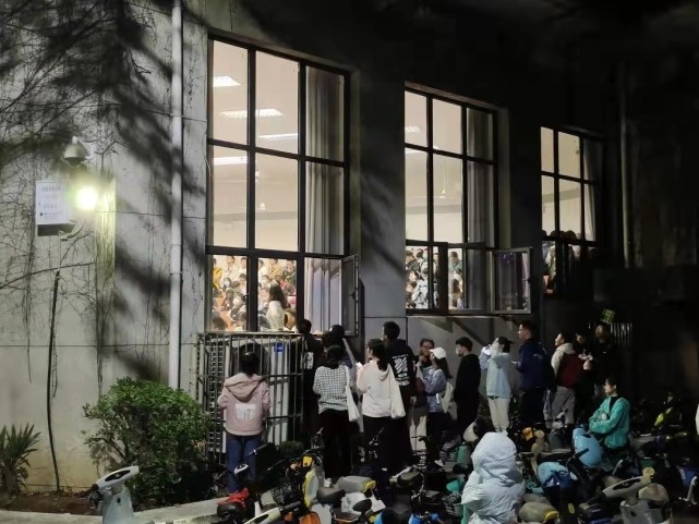 武汉大学恋爱心理学十分火爆是突然现象还是必然现象？又有何意义