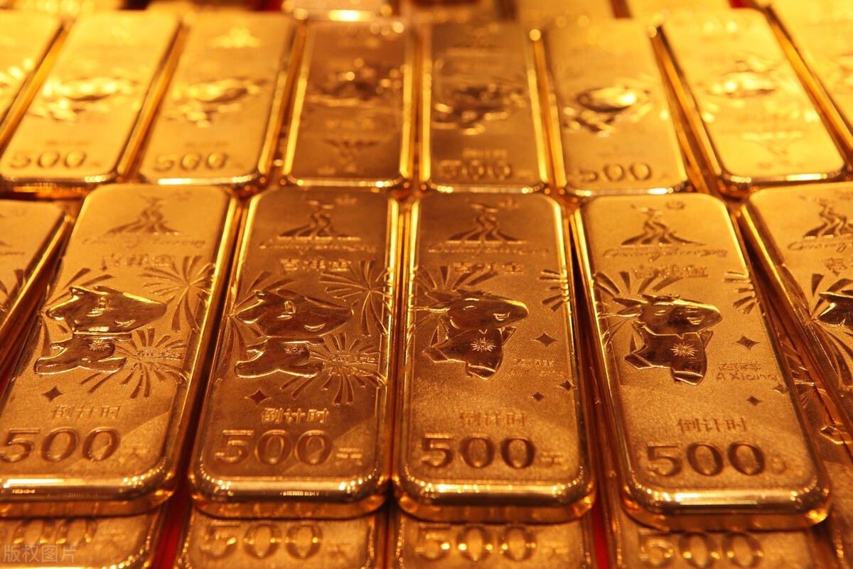 一吨面值百元的人民币，与一吨黄金相比，谁的经济价值更高？