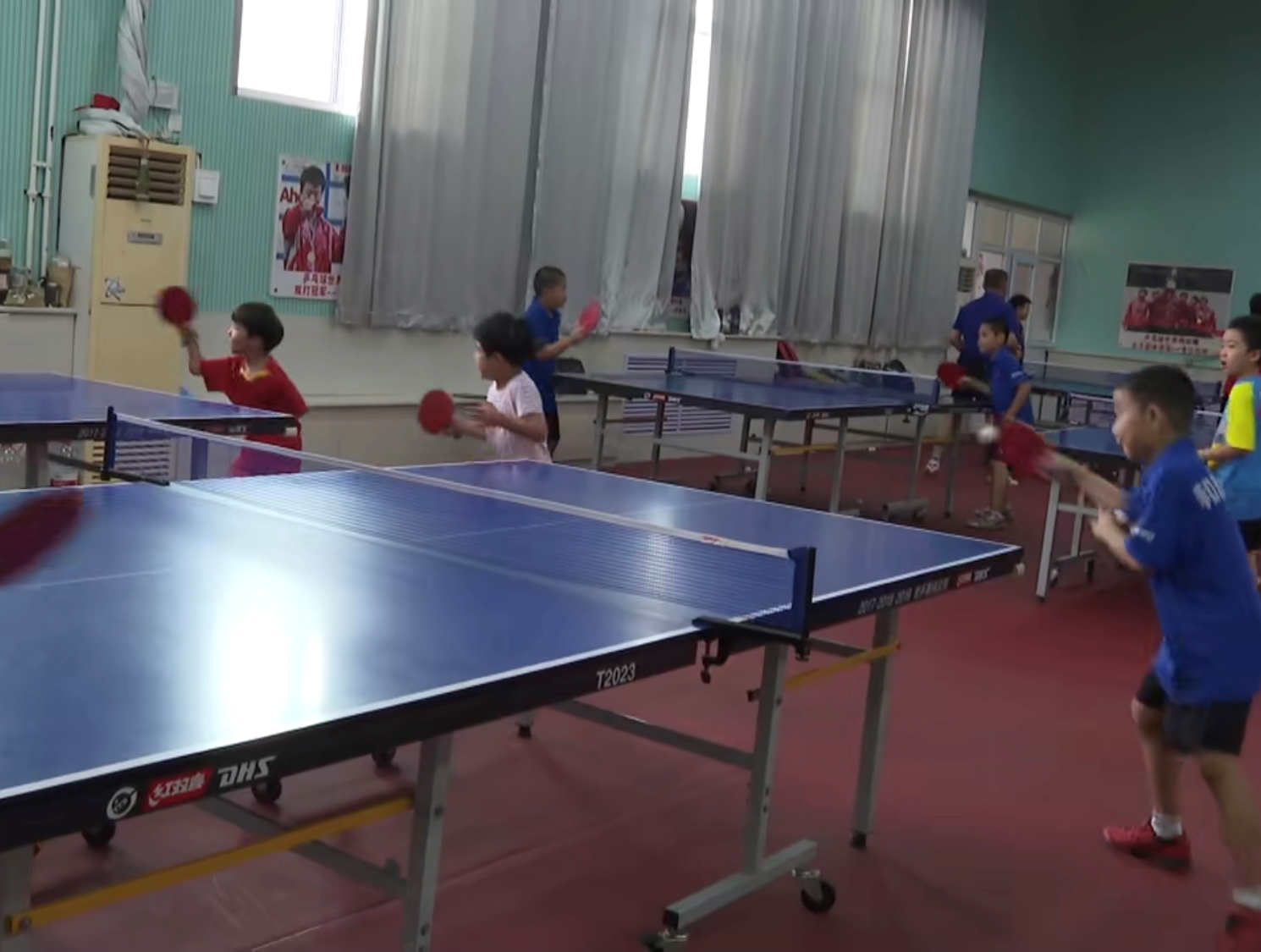 孙颖莎母校太牛了，培养出4位世界冠军，选好教育“赛道”很重要