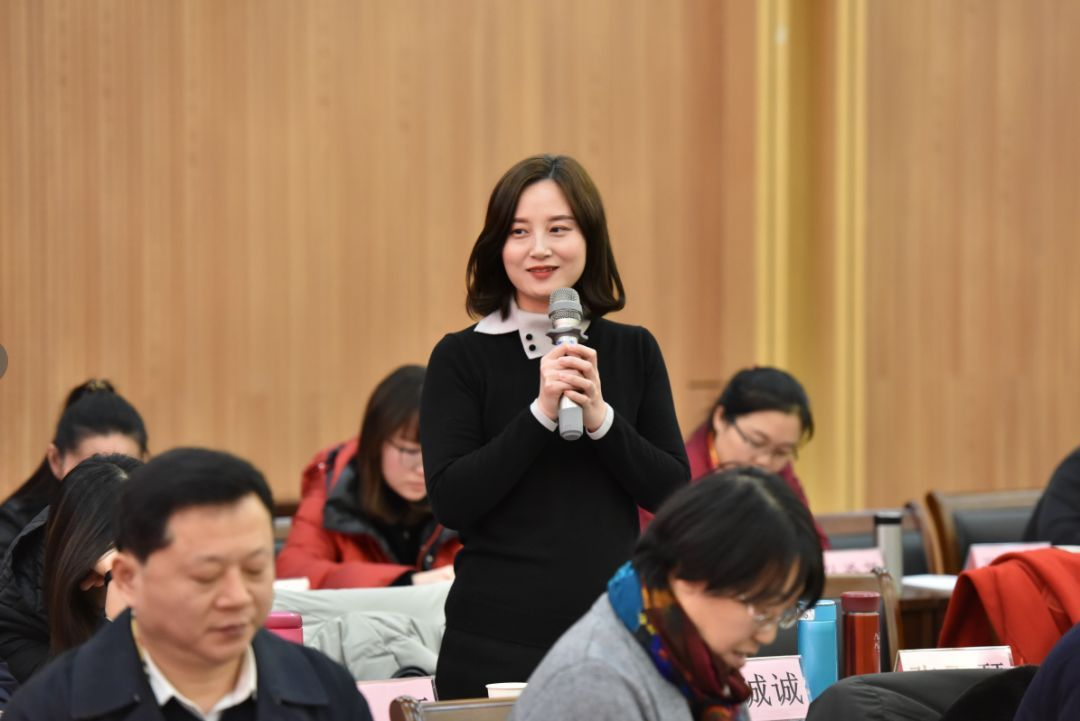 “铁饭碗”不会一直铁，3个职业变成合同工，其中还包括高校教师