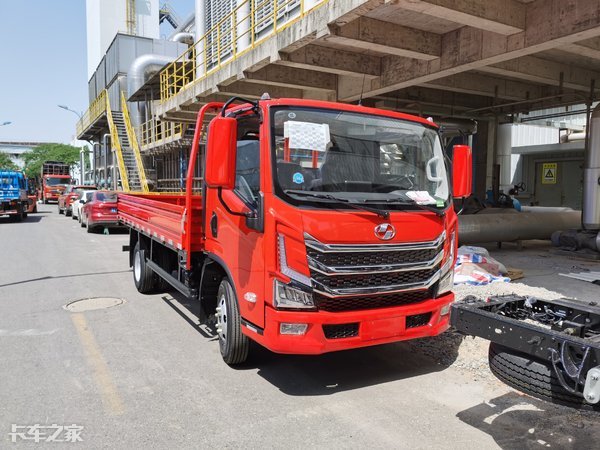 今年4月份,上汽轻卡隆重发布了第六代跃进轻卡,跃进快运,福运,超运,运