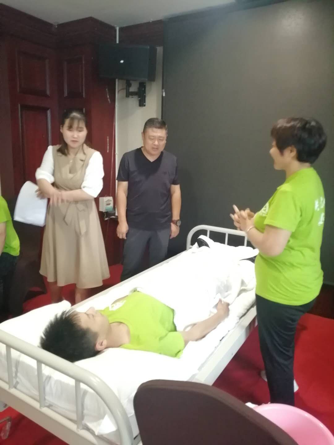 洛阳市养老机构护理员培训班今天下午圆满结束