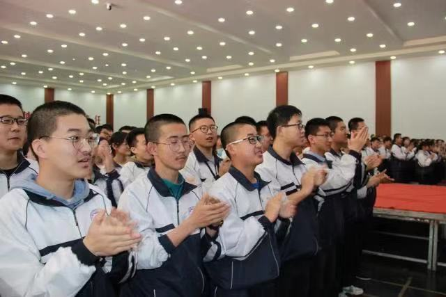 大学生真实现状：拿着3500的工资勉强维持生计，网友：实属不易