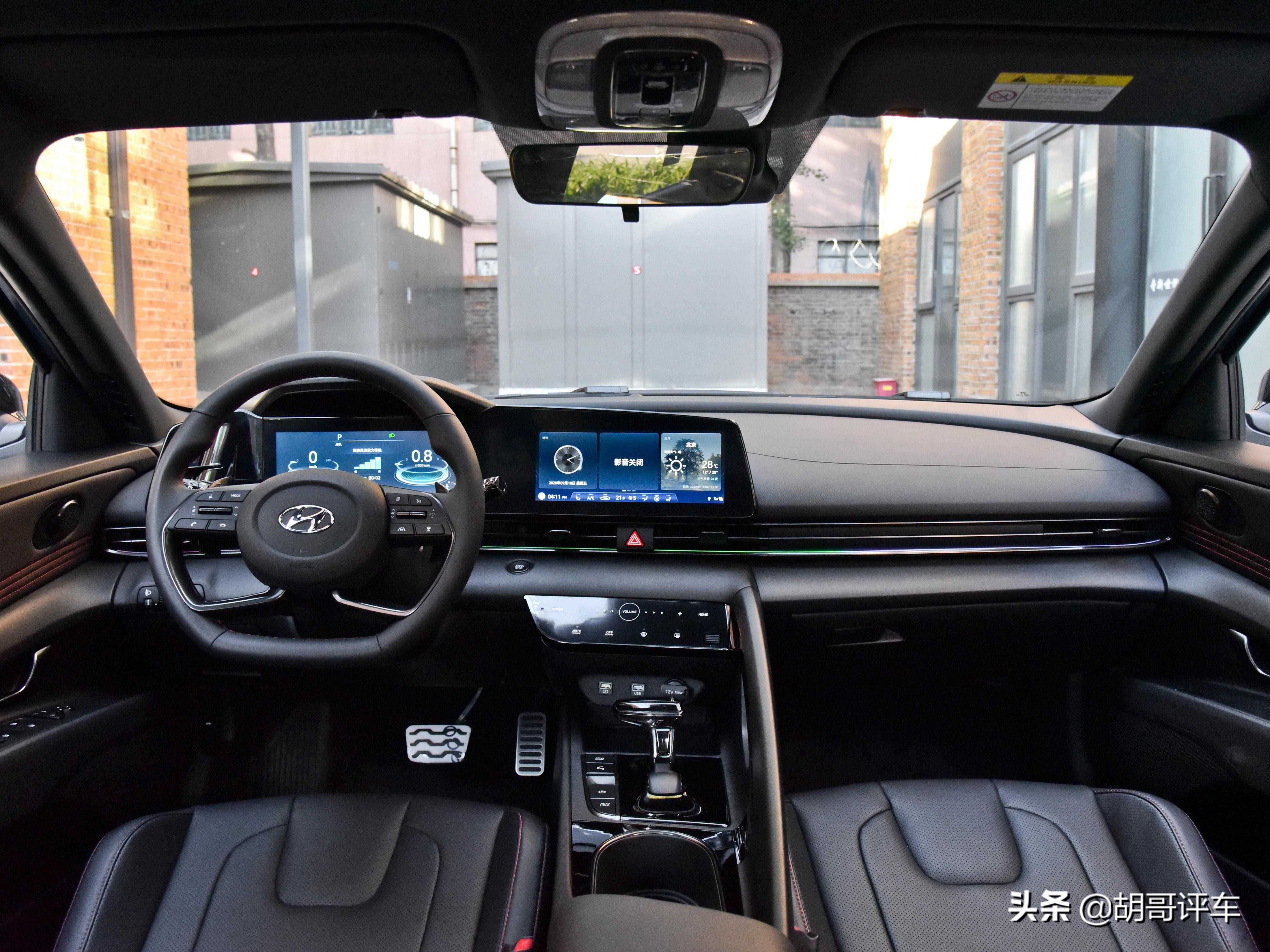 油耗5.2L，外观更年轻质量也不差，实拍现代伊兰特