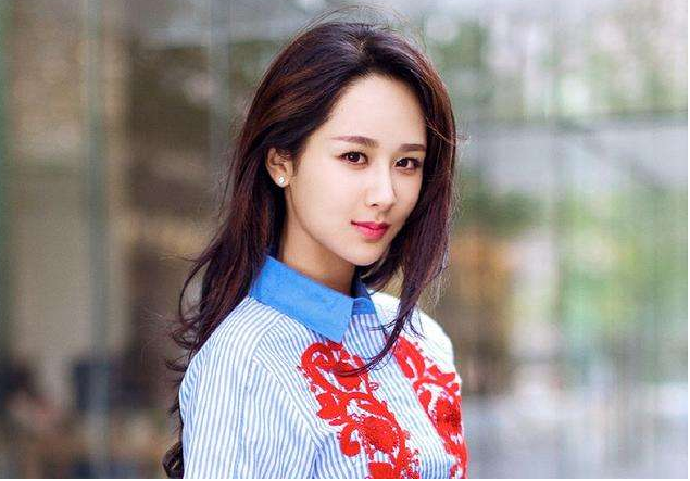 童星成长之痛：关晓彤与鹿晗谈恋爱遭质疑，王源抽烟写情歌惹争议