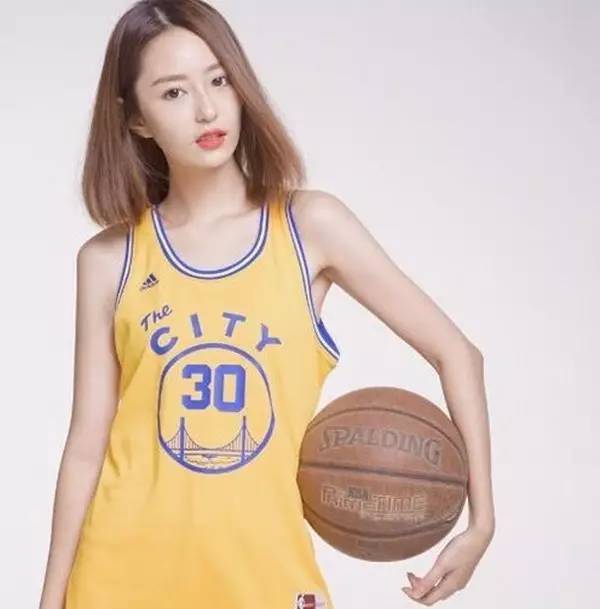 为什么nba主播叫小七(最美女库蜜——篮球小七来了！)