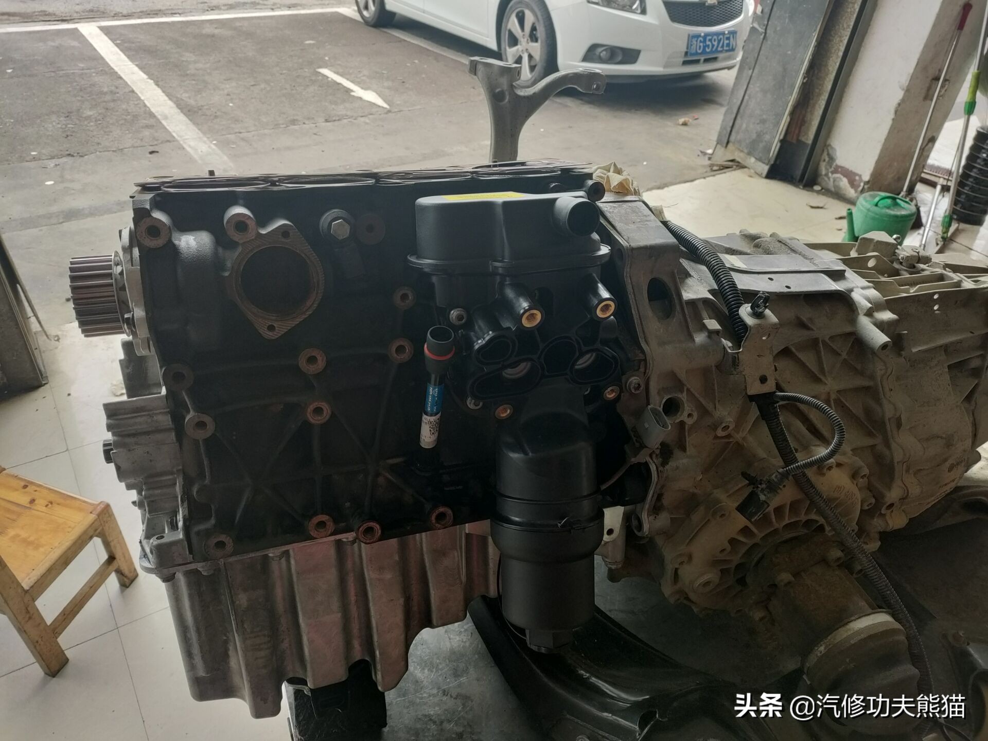 苏州车友十二年车龄奥迪A6L2.0T烧机油，对车有感情彻底整修翻新