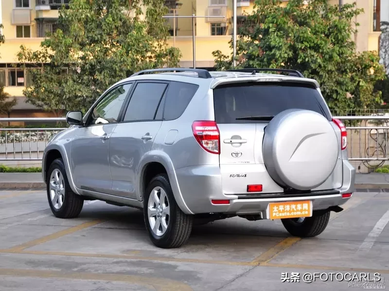 实拍第四代丰田RAV4荣放，近七年改款，小书包不在你不买？