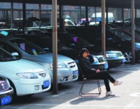 宝马7系流入二手车市场，商贩：5万没人要，无奈