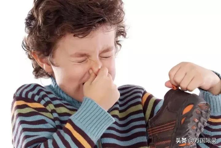 鞋子穿太久了就会发臭，教你3个方法快速去除鞋臭！