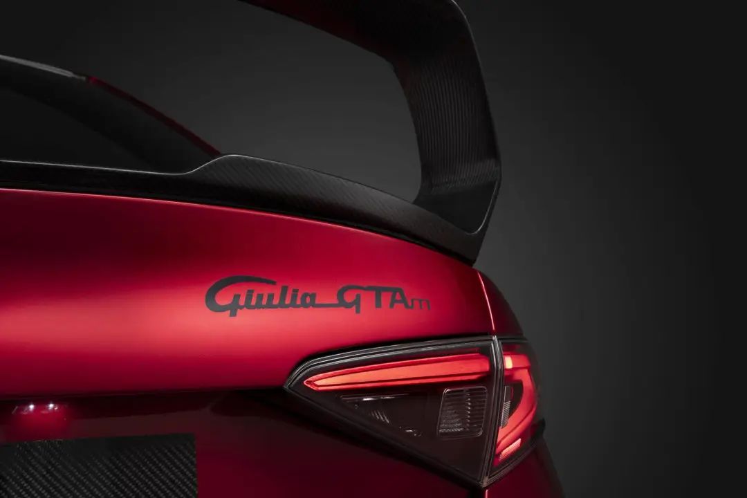 541马力 3.6秒破百！公路赛车阿尔法·罗密欧Giulia GTAm发布