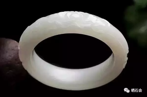 别被骗了！这是玉都是玉石粉压制而成的