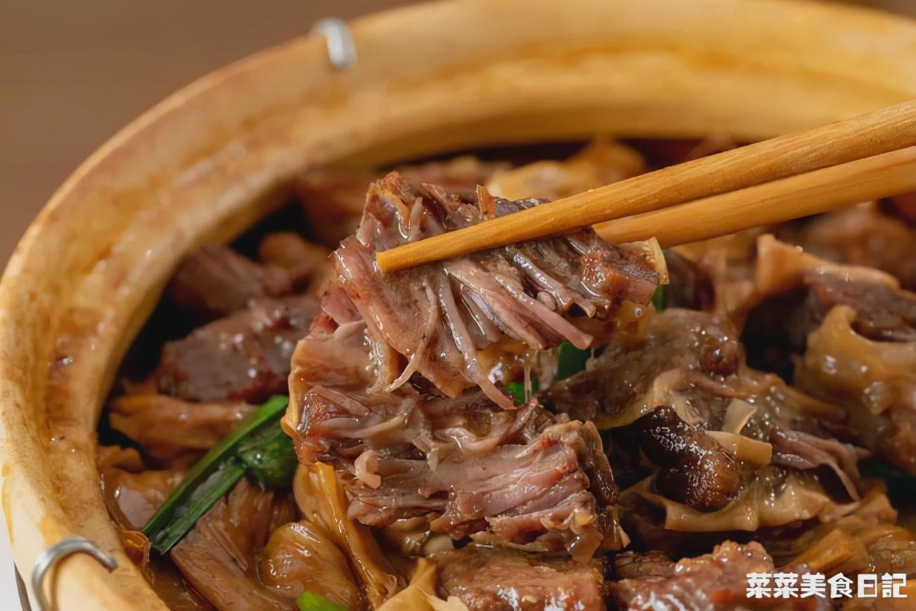 秒杀大排档的好方子，一焖香绝了！懂行的都在吃它