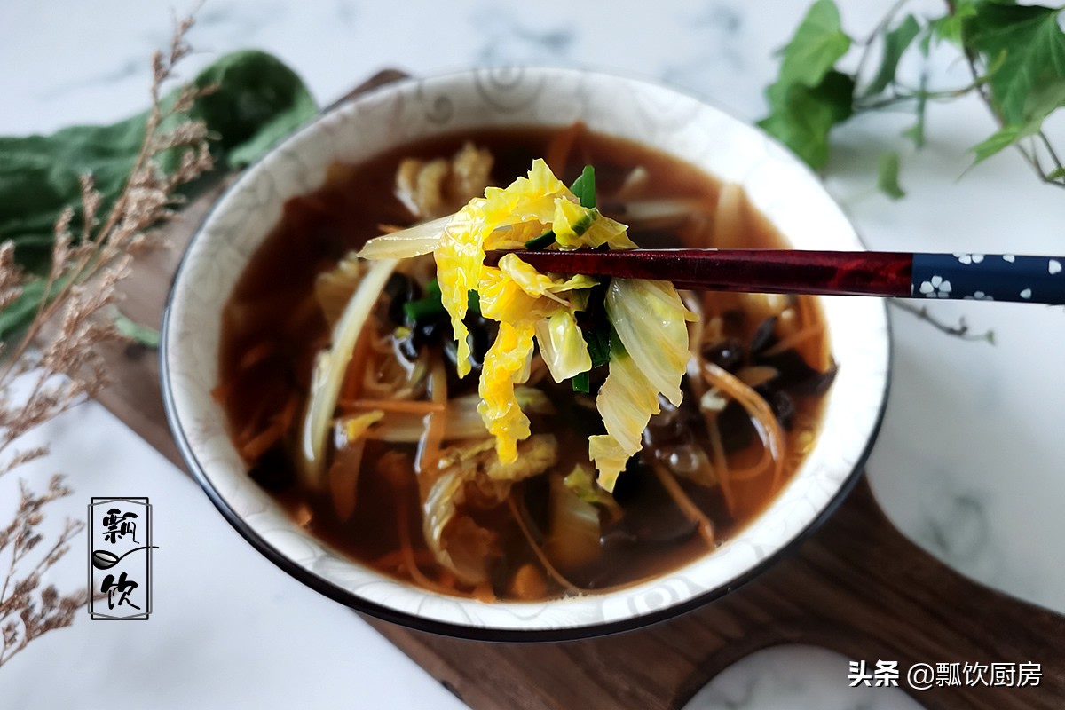 朋友送了一些魚膠，我把它做美食，吃菜喝湯，味道鮮美